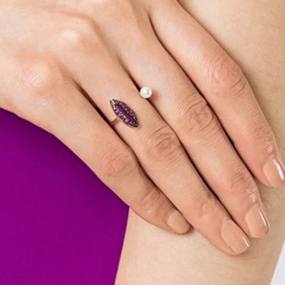 Lips Piercing Ring - Picture 4 of 4